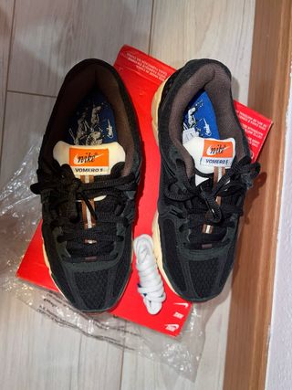 Nike Vomero RRNG Zapatillas Beige/Negro