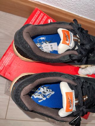 Nike Vomero RRNG Zapatillas Beige/Negro