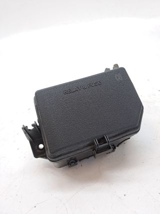 CAJA RELES / FUSIBLES TOYOTA YARIS (4)
