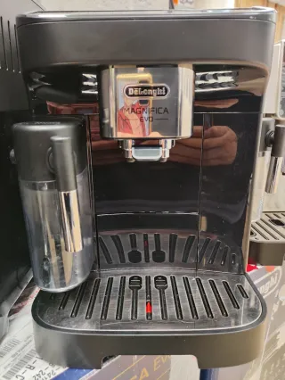 Cafetera DeLonghi Magnifica Evo Negra