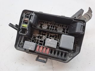 CAJA RELES / FUSIBLES TOYOTA YARIS (7)