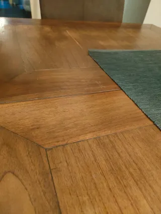 Mesa de comedor de madera