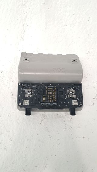 LUZ INTERIOR KIA CEED (4)