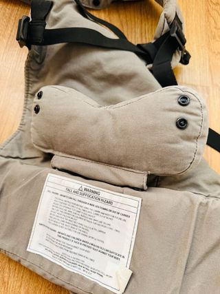 Mochila portabebés Boba gris