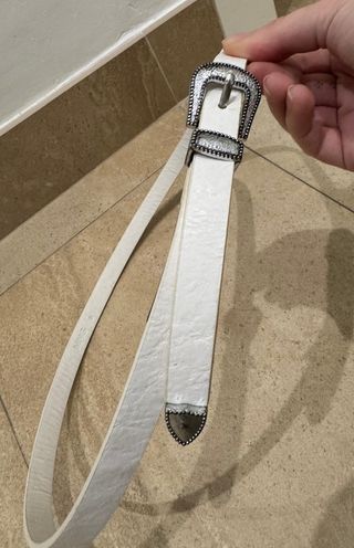 Cinturón Stradivarius Blanco y Plateado Talla 80