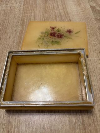 Cofanetto in alabastro decorato floreale