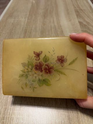 Cofanetto in alabastro decorato floreale