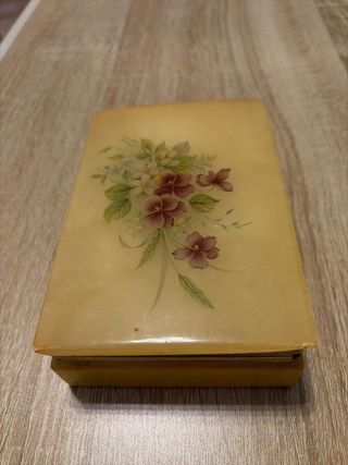 Cofanetto in alabastro decorato floreale