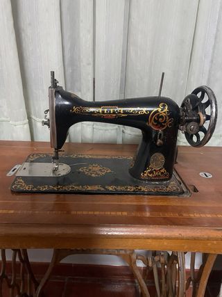 Máquina de coser antigua Alfa