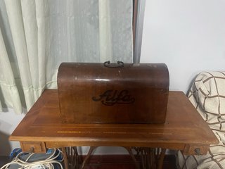 Máquina de coser antigua Alfa