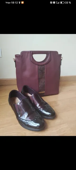 Zapatos de vestir negros y morados