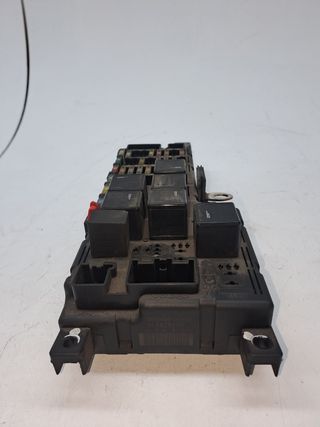 CAJA RELES / FUSIBLES VOLVO S60 BERLINA (2)