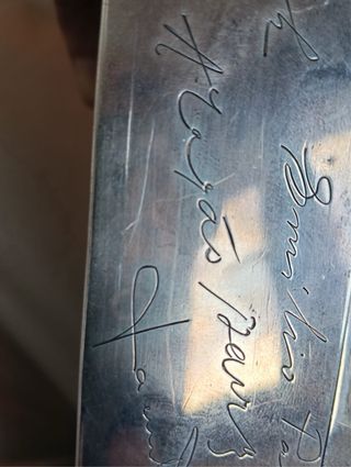 Pieza Coleccion con inscripciones y sellos.