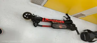 Monopatín y Bomberman