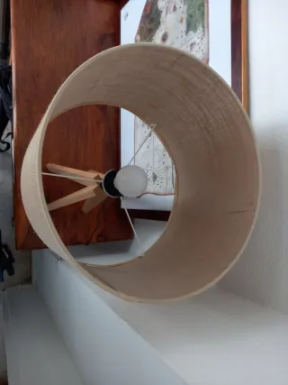 Lámpara de mesa de trípode madera 65x35