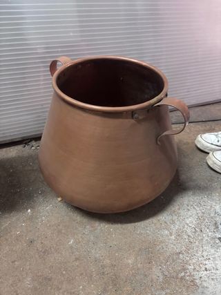 Caldera,ollas y objetos de laton y cobre.