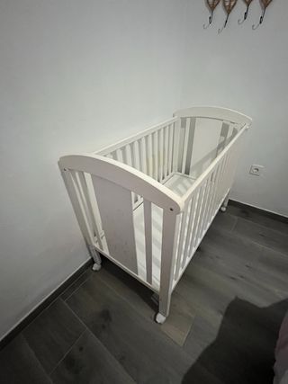 Culla bianca per neonati