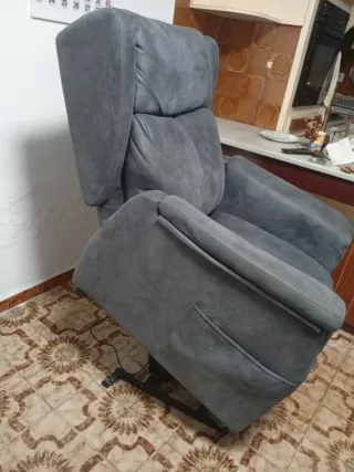 Sillón elevador eléctrico gris