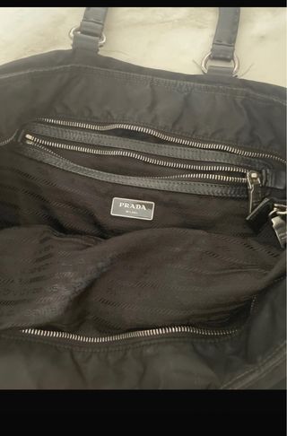 Borsa Prada nera con draghi argentati