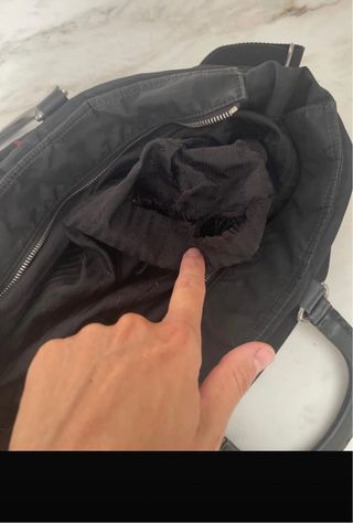 Borsa Prada nera con draghi argentati