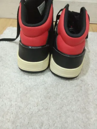 Zapatillas Champion Negras, Rojas y Blancas