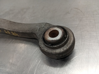 BRAZO SUSPENSION SUPERIOR TRASERO DERECHO MERCEDE