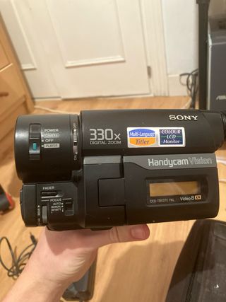 Videocámara Sony   CCD-TRV16 con accesorios