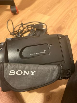 Videocámara Sony   CCD-TRV16 con accesorios