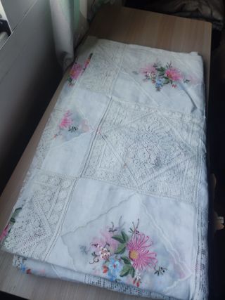 MANTEL AJUAR Bordado a Mano y Encaje 240x240 NUEVO