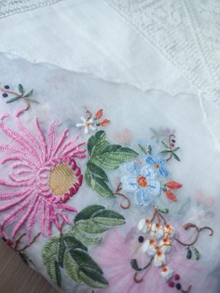 MANTEL AJUAR Bordado a Mano y Encaje 240x240 NUEVO