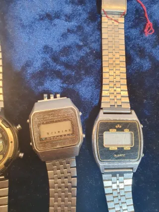 Lote de 10 relojes digitales y analógicos no compr