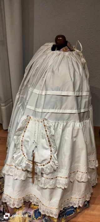 Traje de Fallera con todo incluido. Aderezo...