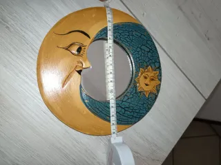 Specchio luna e sole in legno. Nessuna marca.