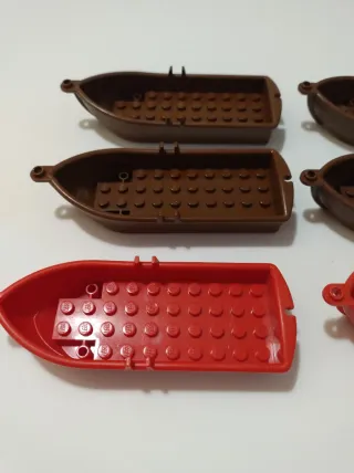 Lego barche marroni e rosse