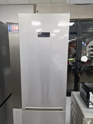 Nevera Beko 2m x 60cm con garantía