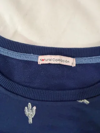 Sudadera azul con cactus