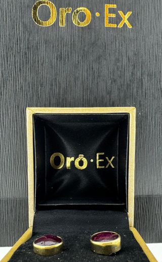 PENDIENTES DE ORO 18 QUILATES Y RUBÍ ESTRELLA