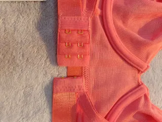 Sujetador Asus 80B  No lleva relleno.