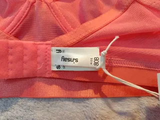 Sujetador Asus 80B  No lleva relleno.