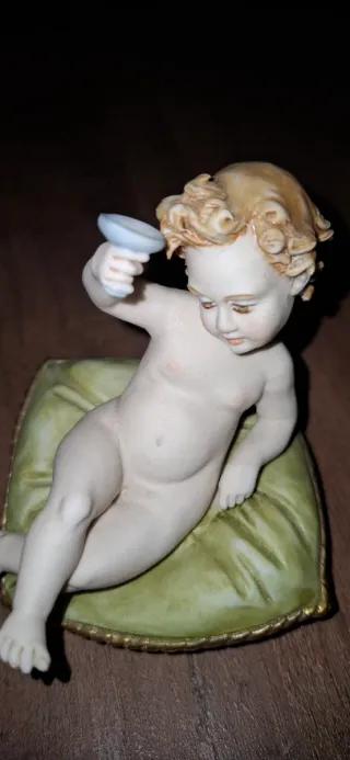 Putto Benacchio in porcellana