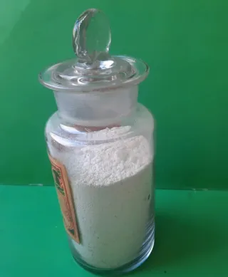 Antiguo bote de farmacia