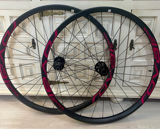 Ruedas Roval Traverse Carbono