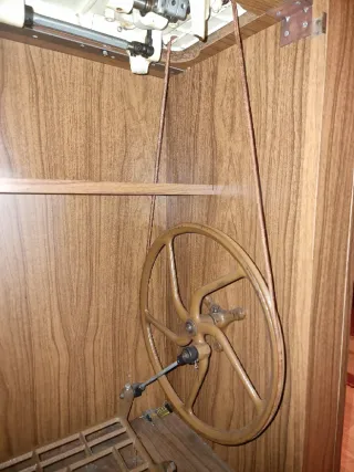 Máquina de coser antigua Refrey