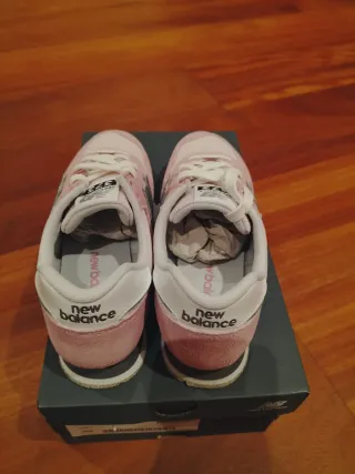 New Balance 373
