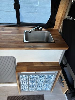 ALQUILER Volkswagen Transporter CAMPERIZADA