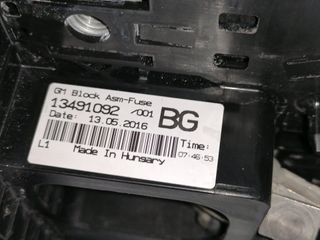 CAJA RELES / FUSIBLES OPEL CORSA E (4)