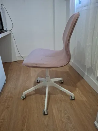 Silla de escritorio rosa y blanca