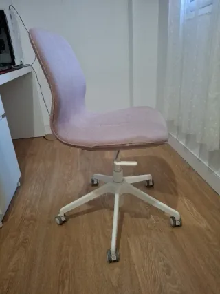 Silla de escritorio rosa y blanca