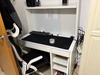 Escritorio blanco y negro Ikea REGALO