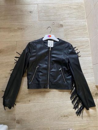 Chaqueta cuero negra con flecos